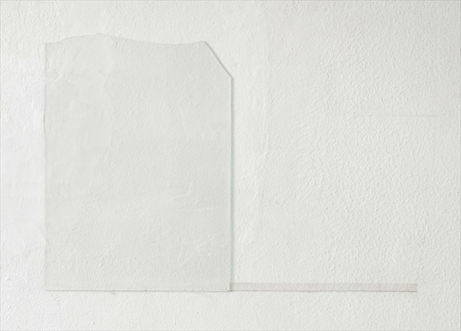 FRAKTUR MMXI / I - 56,5 x 83 cm - geschnittenes Glas, Tesastreifen, Graphit